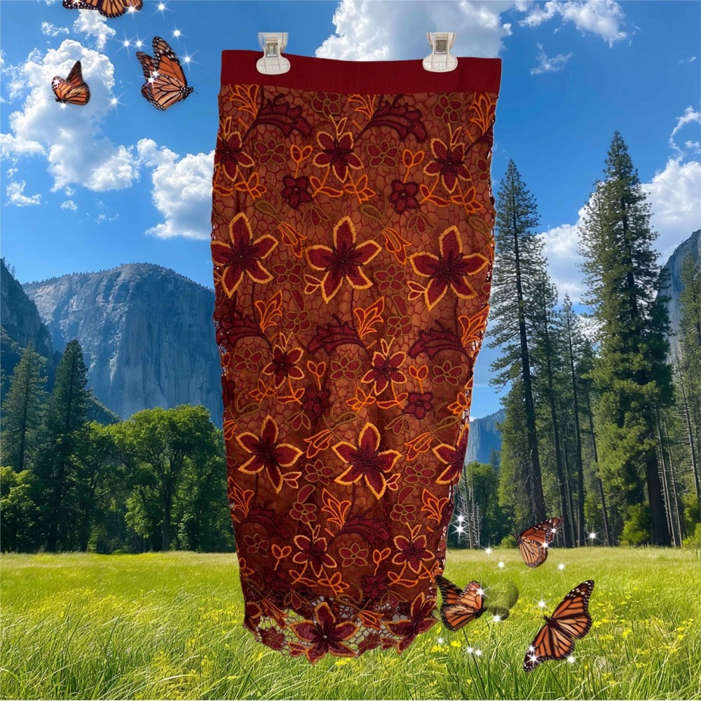 👀‼️ Floral Laser Cut Pencil Skirt by Nora Barth!
